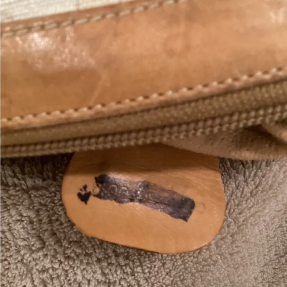 Gucci Tan and Brown Leather Crossbody Bag Vintage 80s OFFERS - Picture 16 of 16